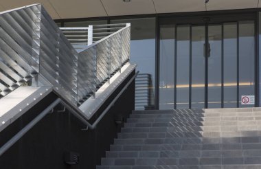 modern merdivenli bina