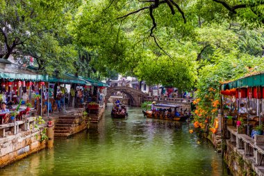 Suzhou, Çin - 5 Ağustos 2017: Tongli, Çin 'in (Asya' nın Venedik 'i) su kenti Çin' de popüler ve güzel bir şehirdir.