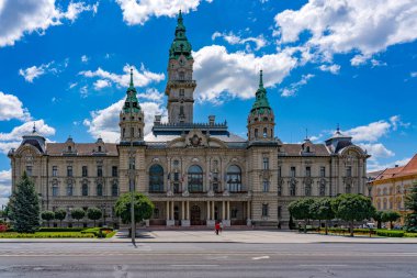GYOR - 4 Haziran 2020: Macaristan 'ın Gyor kentindeki belediye binası. Gyor 'un güzel bir barok eski şehri var..