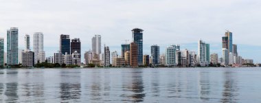 CARTAGENA, COLOMBIA - 29 Ekim 2015: Cartagena 'nın yeni bölümü. Kolombiya 'nın en büyük beşinci şehri ve Barranquilla' dan sonra bölgenin en büyük ikinci şehridir..