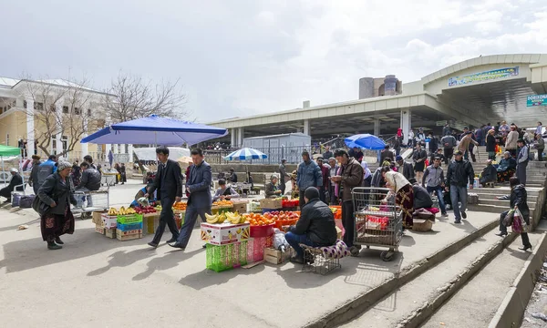 Hagyományos Piac Üzbegisztáni Emberekkel — Stock Fotó