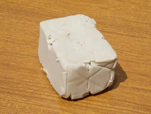 Queso Brie Sobre Fondo Madera —  Fotos de Stock