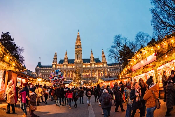 Χριστουγεννιάτικη Αγορά Στην Ευρωπαϊκή Πόλη — Φωτογραφία Αρχείου