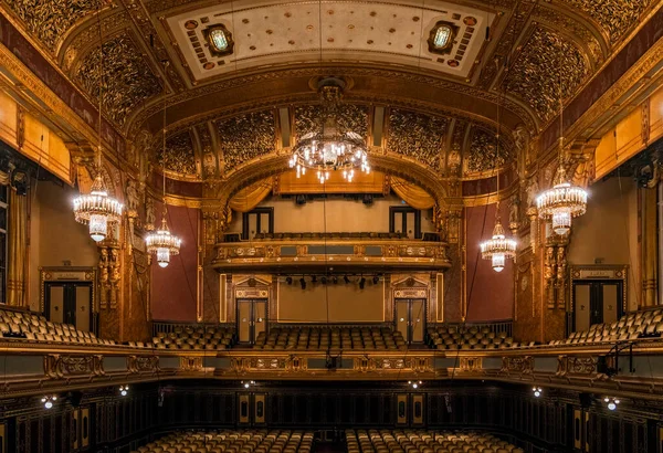 歴史的建造物のコンサートホールの内部 — ストック写真