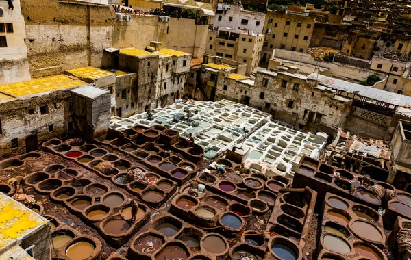 Fez Marrocos Julho 2014 Tradicional Souk Curtume Fez Marrocos — Fotografia de Stock