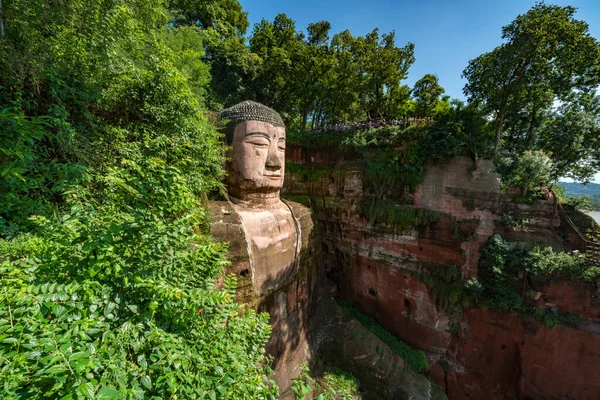 Grande Estátua Buda Rocha Montanha — Fotografia de Stock