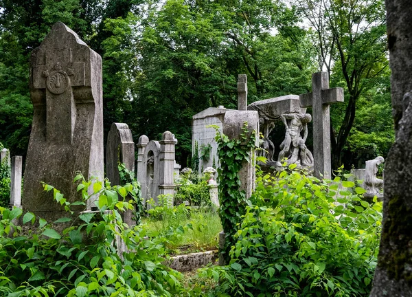 Cemitério Antigo Com Lápides Estátuas — Fotografia de Stock