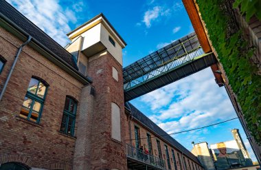 Boston, Massachusetts, ABD 'deki eski tuğla binanın manzarası.