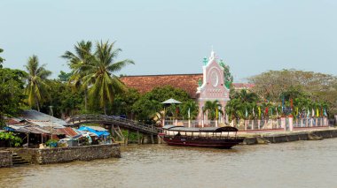 Vietnam 'da nehir kıyısında bir kasaba.