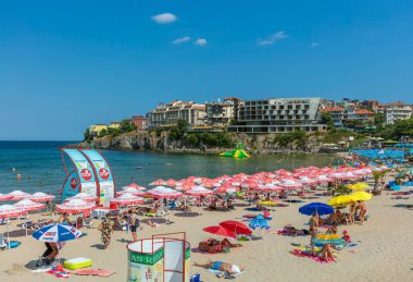 SOZOPOL, BULGARIA, 22 Temmuz 2016: Sozopol plajındaki insanlar.
