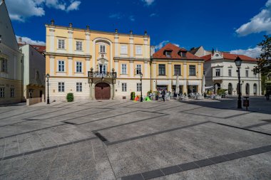 GYOR - 4 Haziran 2020: Gyor, Macaristan şehir merkezi. Gyor 'un güzel bir barok eski şehri var..