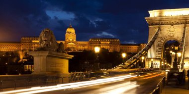 Budapeşte 'deki szechenyi zincir köprüsünün manzarası