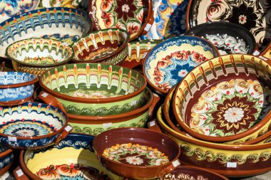 Piyasada geleneksel Thai seramikleri