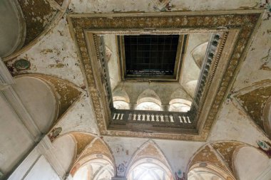 Tura, Macaristan - 10 Mayıs 2016: Schossberger Kalesi 'nin İçi. 1883 yılında inşa edildi..