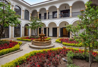 BOGOTA, COLOMBIA - 22 Ekim 2015: Cumhuriyet Bankası 'na ait Botero Müzesi Binası.
