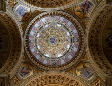 Eski tarihi katedralin içi