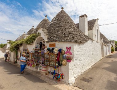 Alberobello 'daki Trulli evleri, Apulia bölgesi, İtalya