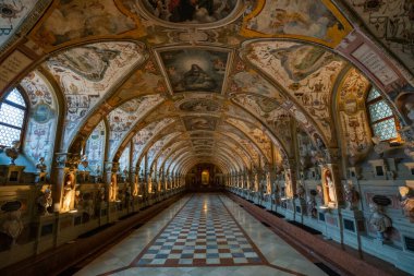 Eski tarihi binanın içi