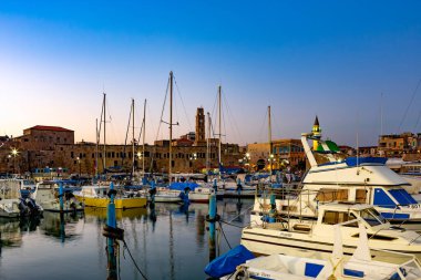 Chania limanında tekneler, beton, Yunan