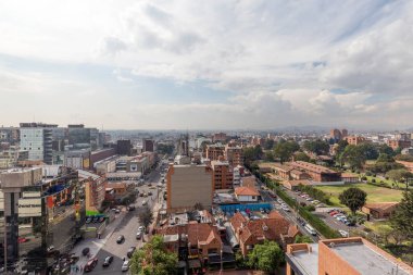Kolombiya Montserrat tepesinden Bogota 'nın sisli manzarası
