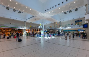 Budapeşte, Macaristan - 30 Nisan 2018: Budapeşte Ferenc Liszt Uluslararası Havalimanı (BUD) adını Macar besteci Franz Liszt 'ten almıştır.