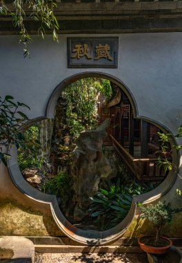 Eski geleneksel Asya tapınağı