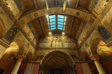 Güzel tarihi binanın içi.