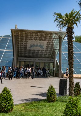 Dubai şehrindeki modern bina