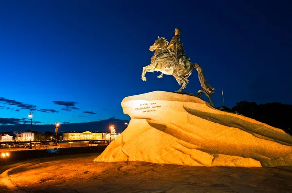 Monumento San Petersburgo Rusia Por Noche —  Fotos de Stock