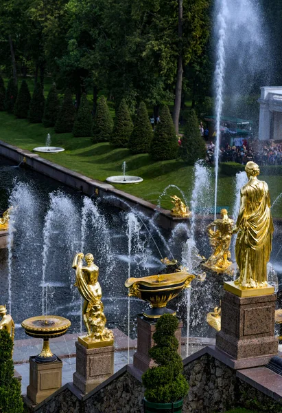 Petersburg Rusia Agosto 2018 Los Terrenos Del Palacio Peterhof Patrimonio — Foto de Stock