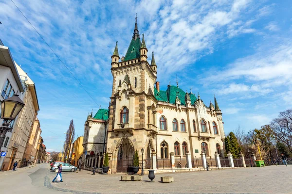 Prag 'ın merkezindeki eski kilise.