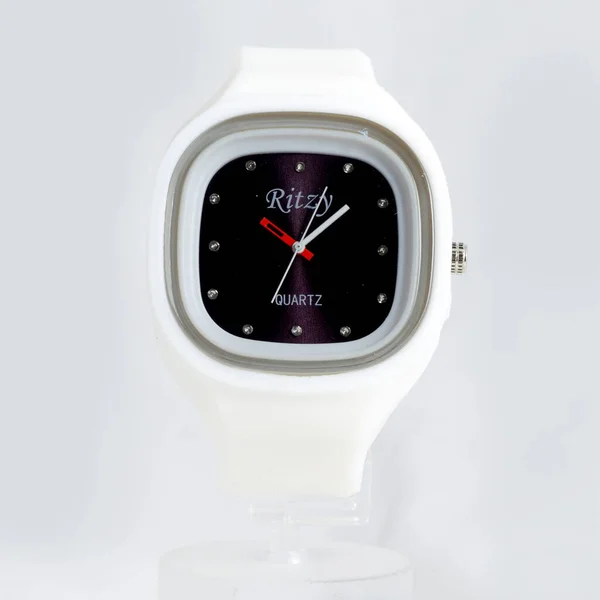 Reloj Fondo Blanco — Foto de Stock