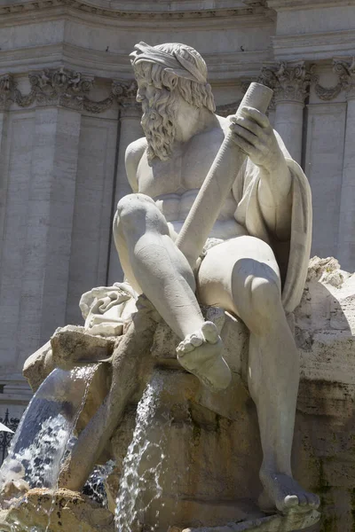 Escultura Una Fuente Roma Italia —  Fotos de Stock