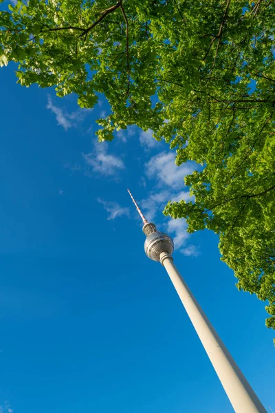 Blick Auf Den Fernsehturm Mit Blauem Himmel — Stockfoto