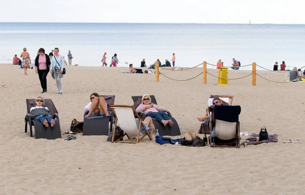 Sopot Polonia Septiembre Personas Identificadas Descansando Playa Septiembre 2015 Sopot — Foto de Stock