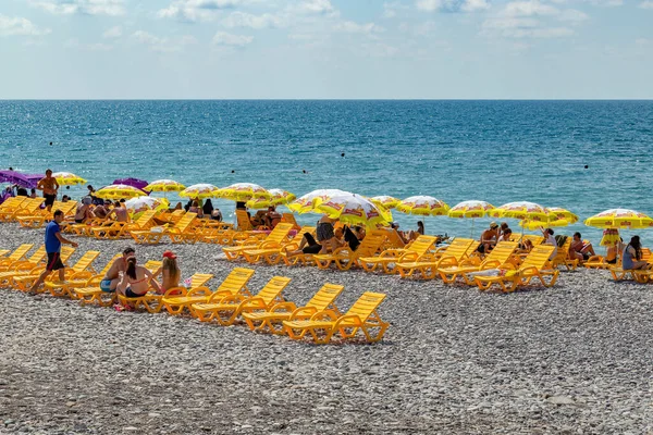 Batumi Georgia 2015年7月20日 巴统海滩上身份不明的人 巴统有19万人口 是一个重要的港口和商业中心 — 图库照片