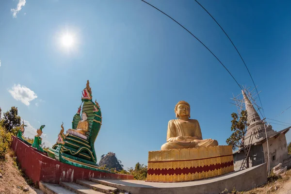 Arany Buddha Szobor Thaiföld Templomában — Stock Fotó