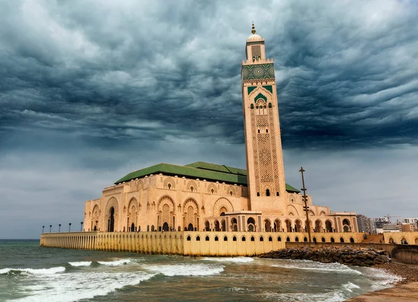 位于黑海的查尼亚市的清真寺 — 图库照片