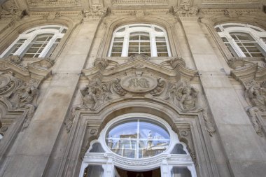 Barselona katedralinin ön cephesi