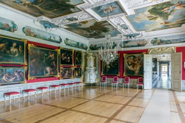 GRAZ, AUSTRIA - 2 Mayıs 2014 'te Graz' da olduğu gibi Eggenberg Sarayı 'nın içi. 1625-1635 yılları arasında inşa edilen saray, Styria 'daki en önemli Barok sarayı kompleksidir..