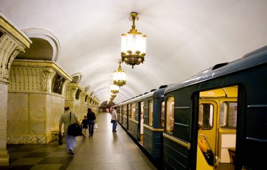 Moskova 'daki eski tren köprüsü.