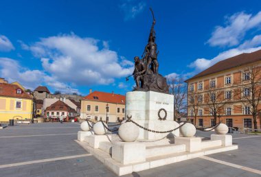 EGER, HUNGARY - 21 Mart 2016: Eğer şehir merkezi, Heves ilçesi ve Kuzey Macaristan 'ın ikinci büyük şehri (Miskolc' ten sonra)).