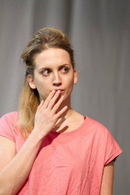 BUDAPEST, HUNGARY - 9 Ocak 2012 'de Macaristan' ın Budapeşte kentindeki Merlin Tiyatrosu 'nda Laomedia.