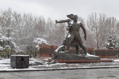 PRIPYAT, UKRAINE - 15 Mart 2013 tarihinde Çernobil şehrinin genel görünümü, Ukrayna. 27 yıl önce 4 numaralı reaktör patladıktan sonra burada bir nükleer felaket meydana geldi.