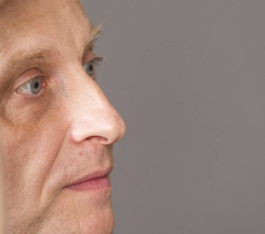 Pal Macsai, aktör, Orkeny Tiyatrosu 'nun yönetmeni Pal Macsai röportaj veriyor. 29 Mayıs 2012. Budapeşte. Pal Macsai 2012 'de Yılın Sesi ödülünü aldı..