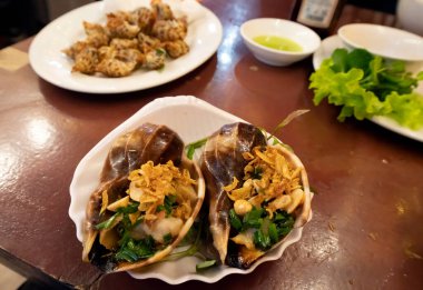 Masada taze deniz ürünleri var.