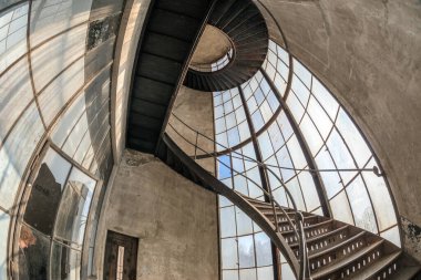 BUDAPEST, HUNGARY - 2 Aralık 2016: Terk edilmiş bir elektrik santralinin kontrol odası, Budapeşte 'de ilk olarak 1910 yılında açıldı.