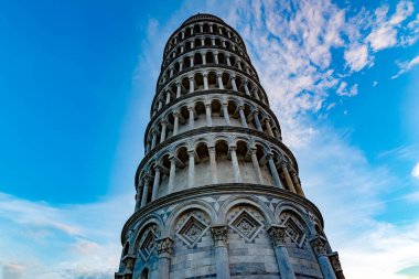 Eğik Pisa Kulesi, İtalya