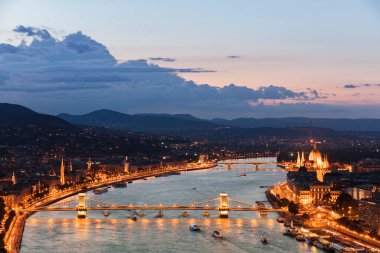 Marsilya, Fransa 'daki İsa' nın katedralinin havadan görünüşü.