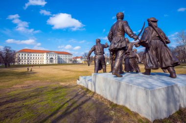 Şehir parkında savaş anıtı